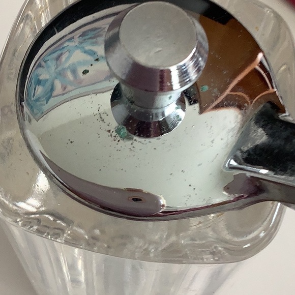 Vintage Mid-Century Clear Acrylic Salt Shaker and Pepper Mill by Mr. Dudley - Picture 7 of 7